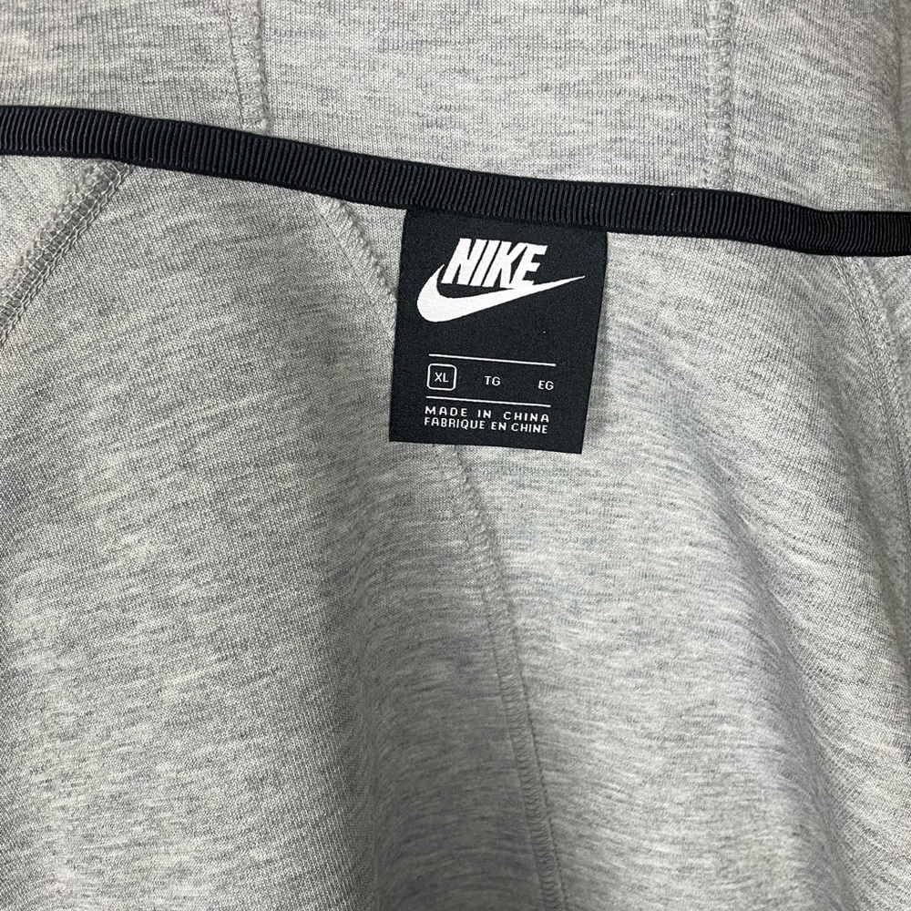 Nike Tech jacket - Picture 7 of 8